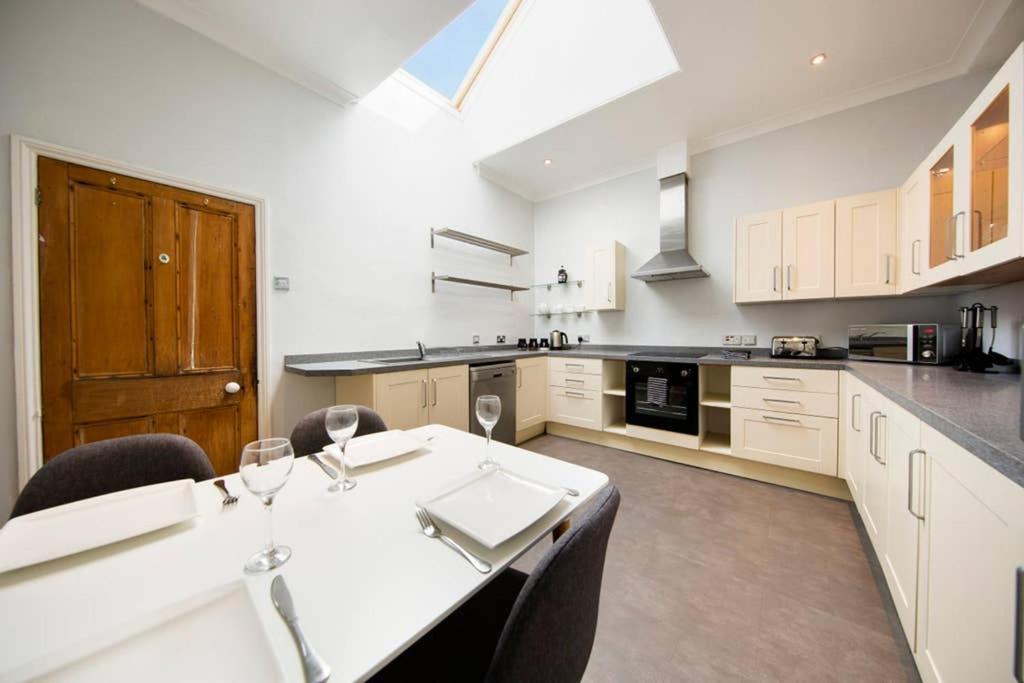 Clifton Spacious 3 Bed Apt & Parking - Simplycheckin Bristol Exterior photo
