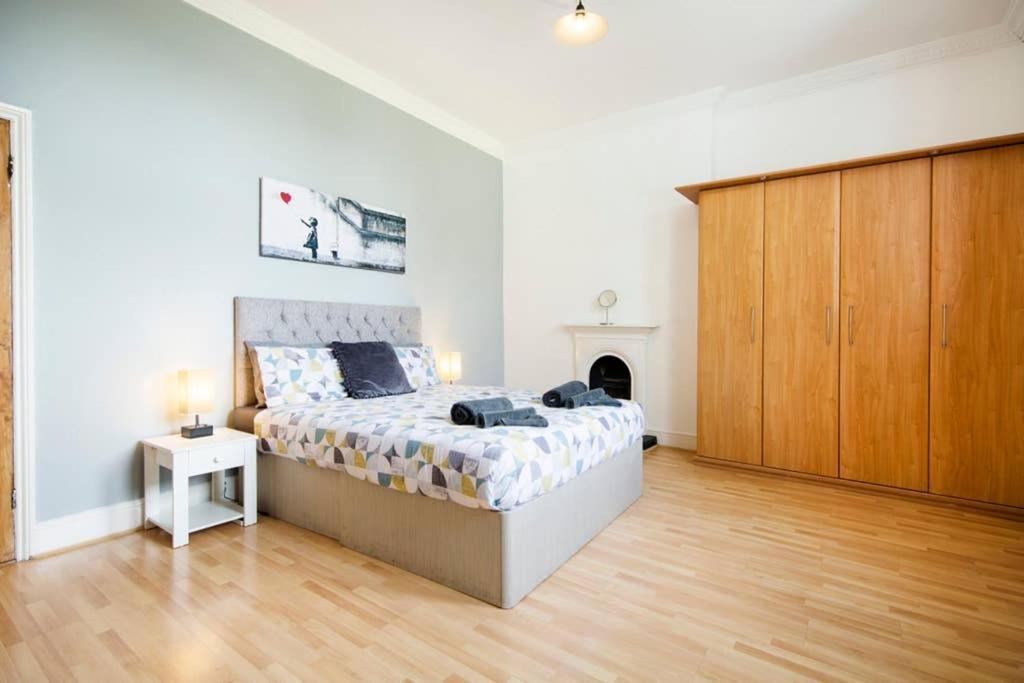 Clifton Spacious 3 Bed Apt & Parking - Simplycheckin Bristol Exterior photo