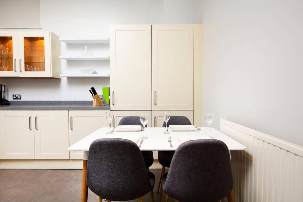 Clifton Spacious 3 Bed Apt & Parking - Simplycheckin Bristol Exterior photo